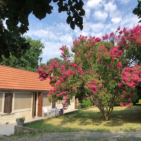 Au Lilas Rose Maison Entre Campagne Et Village ベルベス エクステリア 写真