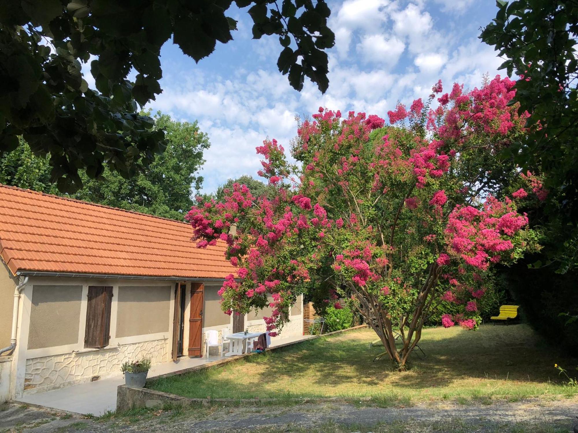 Au Lilas Rose Maison Entre Campagne Et Village ベルベス エクステリア 写真